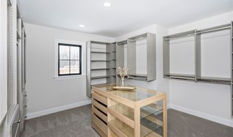 690 Club Dr W, Aurora, OH 44202