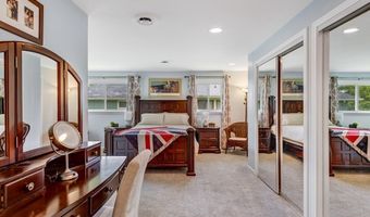 515 Park Club Ln, Amherst, NY 14221