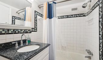 118 MONROE St #211, Rockville, MD 20850