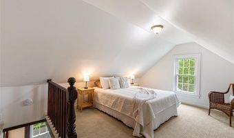 4 Garfield Ave, Bristol, RI 02809