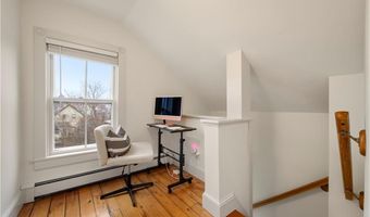 35 Marsh St, Newport, RI 02840