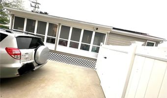 8 Ashby St, Johnston, RI 02919