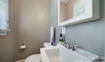 3335 Dunaire Dr, Charlotte, NC 28205