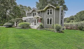 4 Buckingham St, Barrington, RI 02806