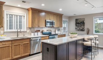 6352 12TH St N, Arlington, VA 22205