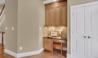 1818 POTOMAC GREENS Dr, Alexandria, VA 22314