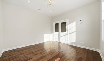 926 E Crest Ave, Addison, IL 60101