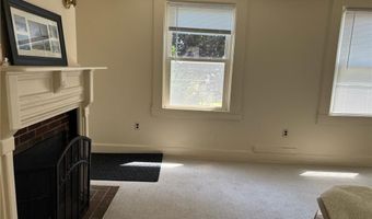 44 Crest St, Middletown, RI 02842