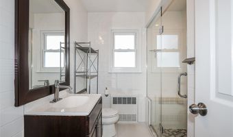 132 Bethel Rd, Albertson, NY 11507