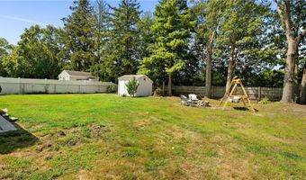 239 Richmond Dr, Warwick, RI 02888