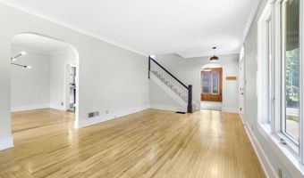 902 Midway Dr, Auburn, IN 46706