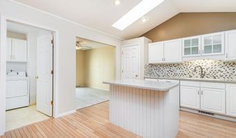 5125 Valley Frg, Asbury, IA 52002