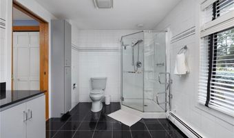 788 Namquid Dr, Warwick, RI 02888