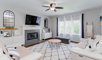 3 BLACKWOLF Ct, Algonquin, IL 60102