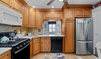 27 E 34TH St, Bayonne, NJ 07002