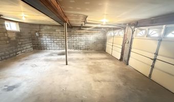 4 Nicholas Dr, Albany, NY 12205