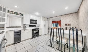 8 Countryside Ct, Amherst, NY 14221