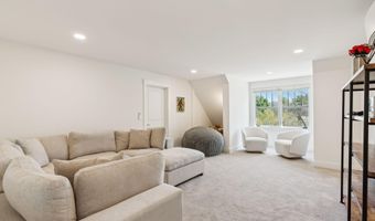 239 Hunter Way, Falmouth, ME 04105