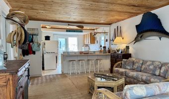 42 Central Ave, Clinton, CT 06413