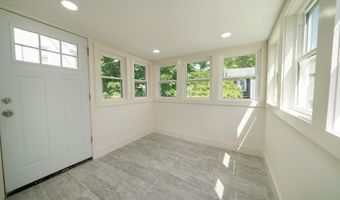 198 Shore Dr, Branford, CT 06405