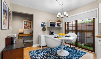 2202 Pine Grove Ct, Ann Arbor, MI 48103