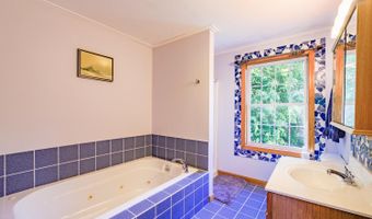 290 Castle Island Rd, Belgrade, ME 04917