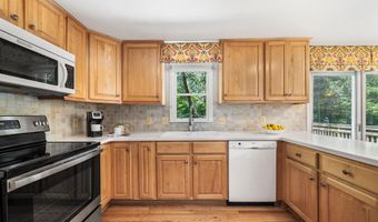 3843 30TH St N, Arlington, VA 22207
