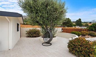 8 Clipper Rd, Rancho Palos Verdes, CA 90275