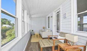 18 Lakeview Dr, Narragansett, RI 02882