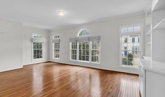 6618 FROST LAKE Ln, Alexandria, VA 22315
