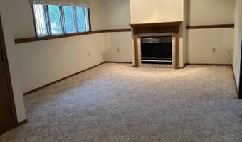 1102 Willow Dr, Aberdeen, SD 57401