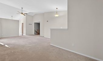 812 Whispering Village Cir, Ballwin, MO 63021
