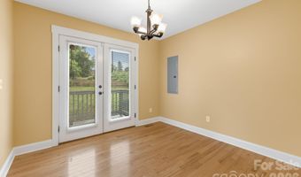 2 Cottage Cove Ln, Asheville, NC 28803