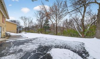 677 Turfwood Dr, Ballwin, MO 63021