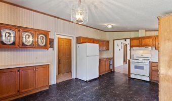 943 Howell, Adrian, MI 49221