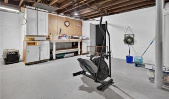 156 Woodhill Dr, Amherst, OH 44001