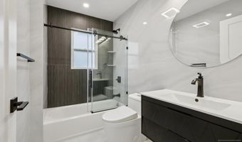 14 Redwood St, Bergenfield, NJ 07621