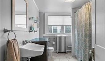 14 Dearborn St, Newport, RI 02840