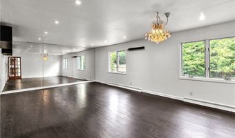 16 Newgate Rd, Amherst, NY 14226