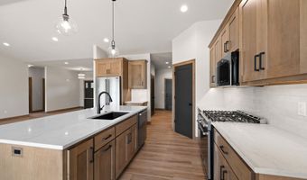 5728 W SPENCER St, Appleton, WI 54914