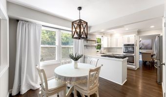 486 Edgeworthe Dr SE, Ada, MI 49301