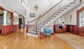 99 N Cliff Dr, Narragansett, RI 02882