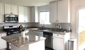 900 Heartland Park Ln, Antioch, IL 60002