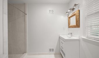 5104 SCARSDALE Rd, Bethesda, MD 20816