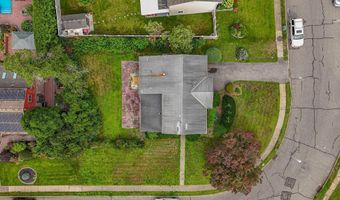 20 Sunshine Ln, Amityville, NY 11701