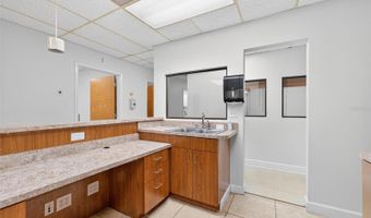 220 N WESTMONTE Dr B, Altamonte Springs, FL 32714