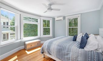 8 Bush St, Newport, RI 02840