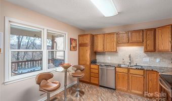 32 Foxberry Dr, Arden, NC 28704