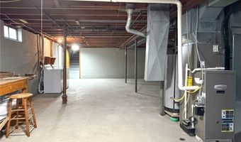 8 Burmont Ct, Utica, NY 13502