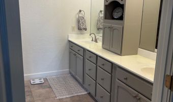 1401 Glasier Dr, Carlsbad, NM 88220